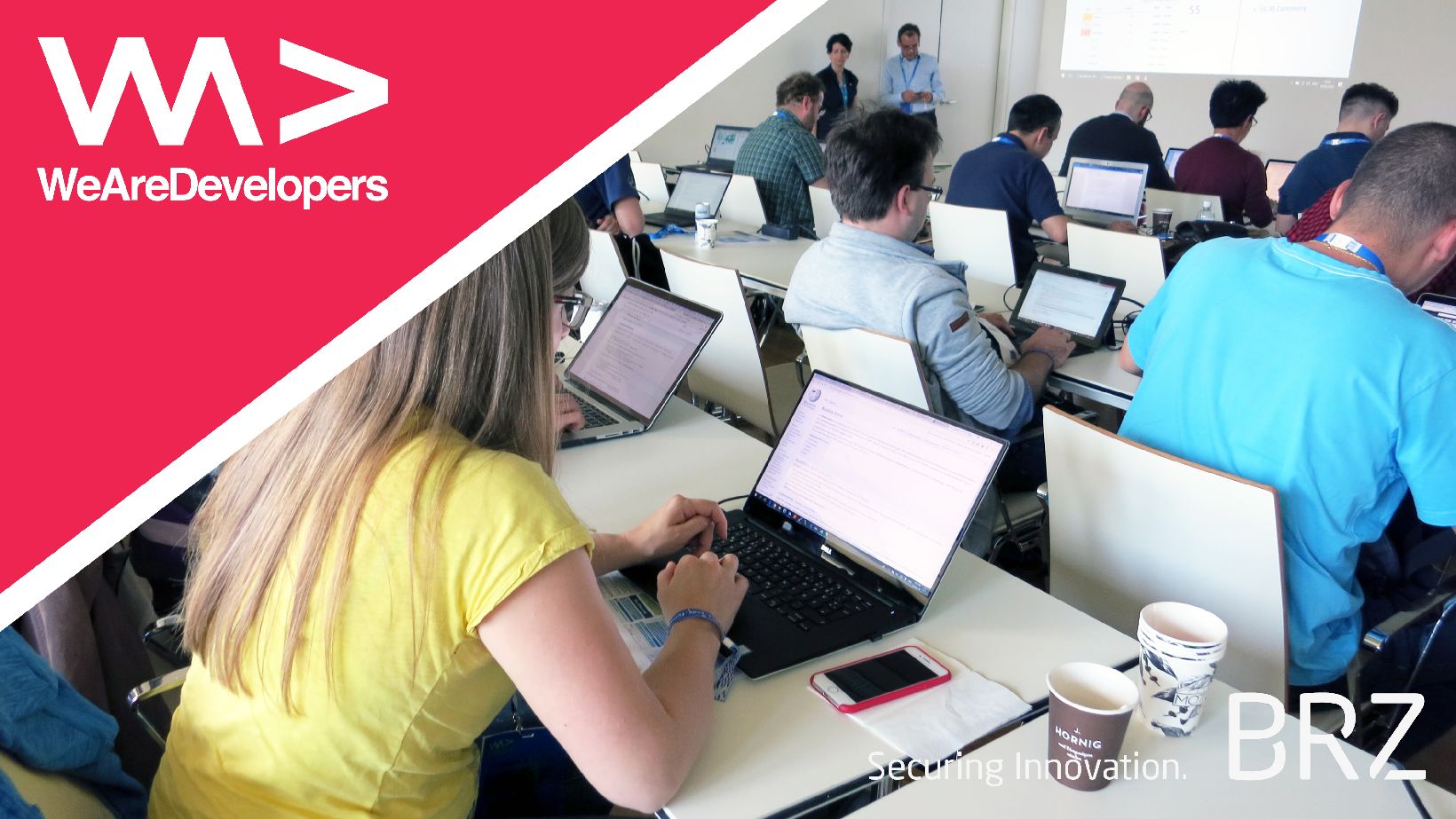 Teilnehmer des BRZ Hackaton schreiben code
